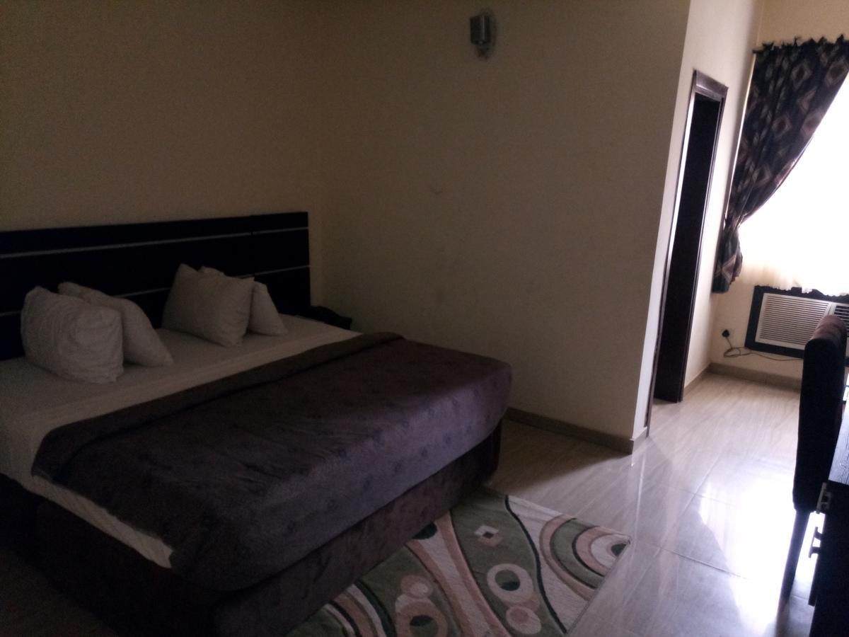 Hotel Benizia Asaba Exterior photo