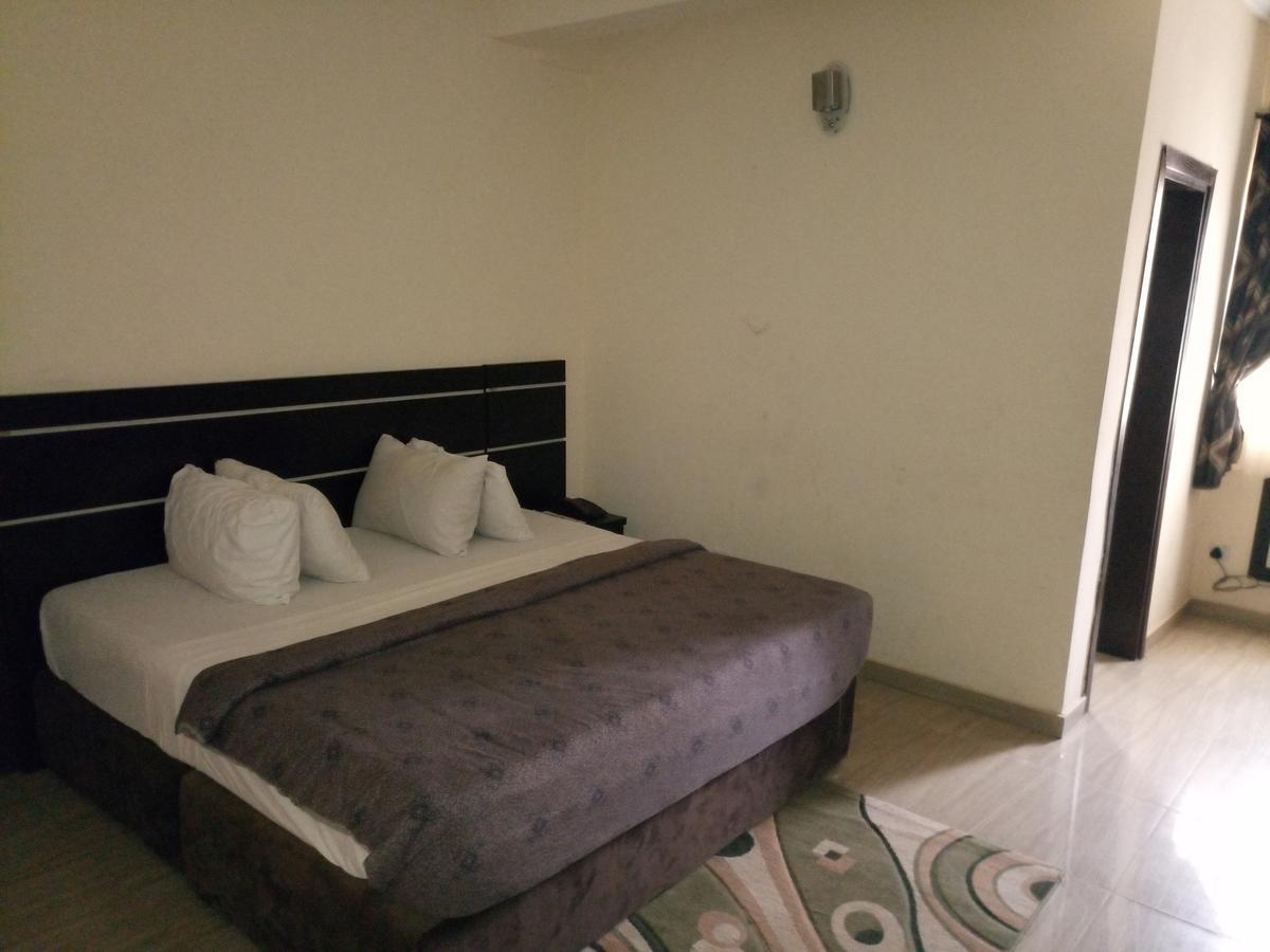 Hotel Benizia Asaba Exterior photo